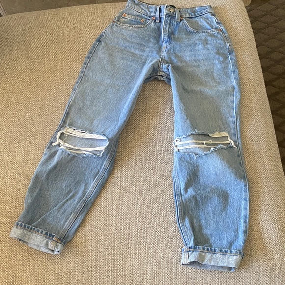 ASOS Petite High Waisted Light Wash Mom Jeans with Rips. Size 23. NWT. - Picture 4 of 12